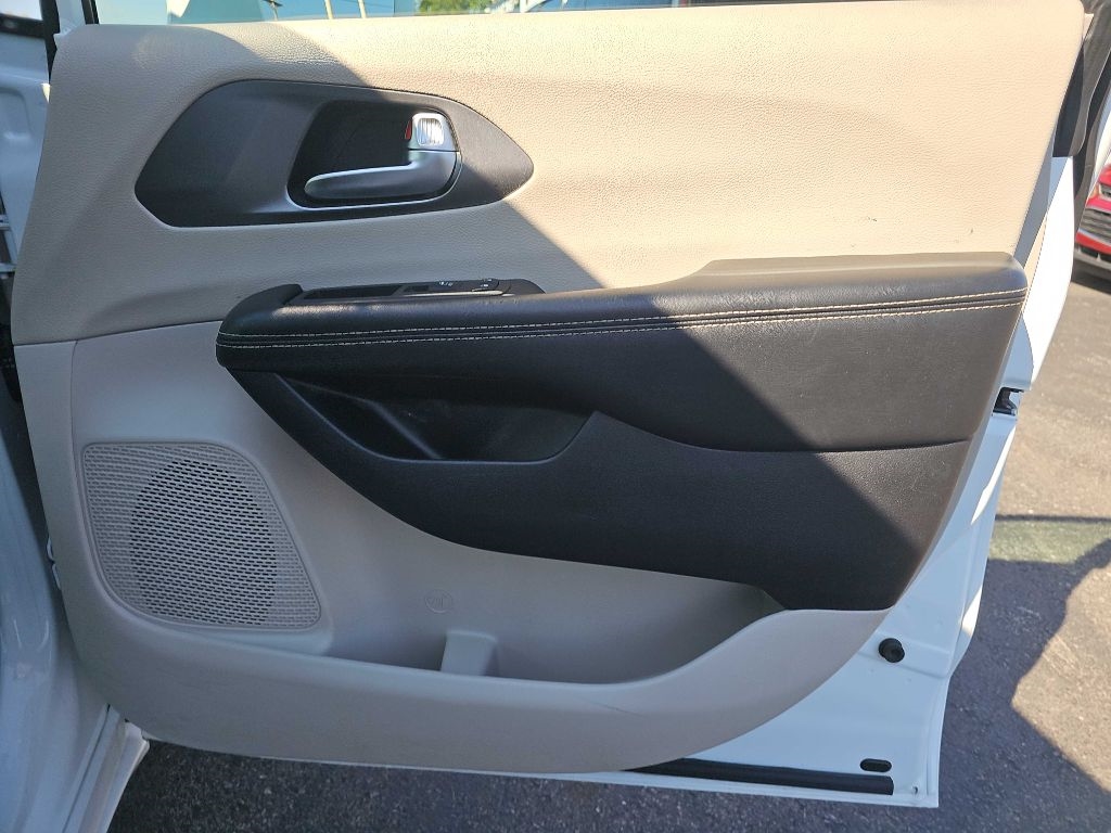 Chrysler Pacifica Hybrid Touring L 2022