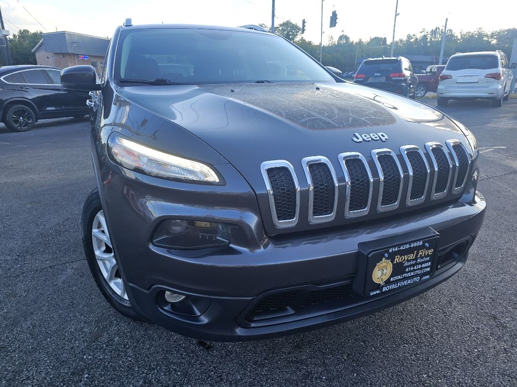 2016 Jeep Cherokee Latitude photo 2