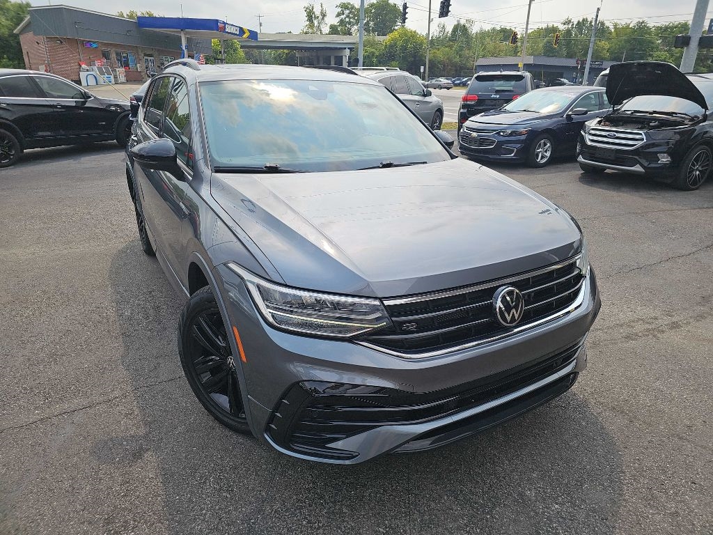 Volkswagen Tiguan SE R-Line Black 4MOTION 2022 Volkswagen Tiguan SE R-Line Black 4MOTION 2022