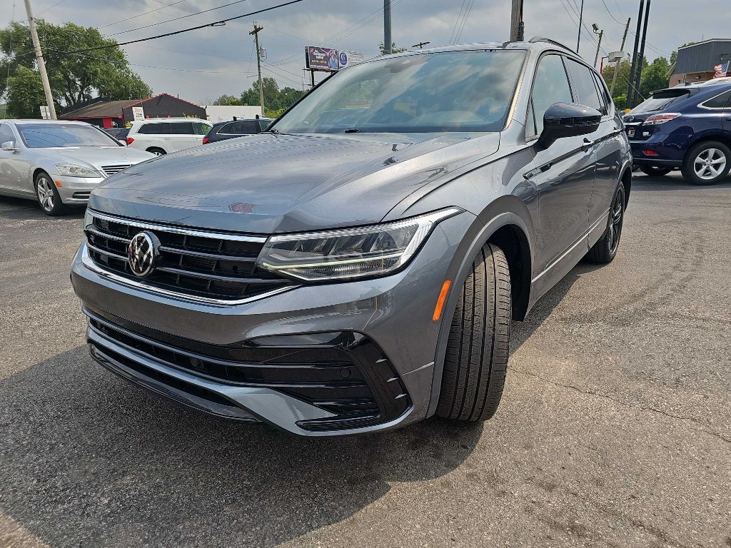Volkswagen Tiguan SE R-Line Black 4MOTION 2022 Volkswagen Tiguan SE R-Line Black 4MOTION 2022