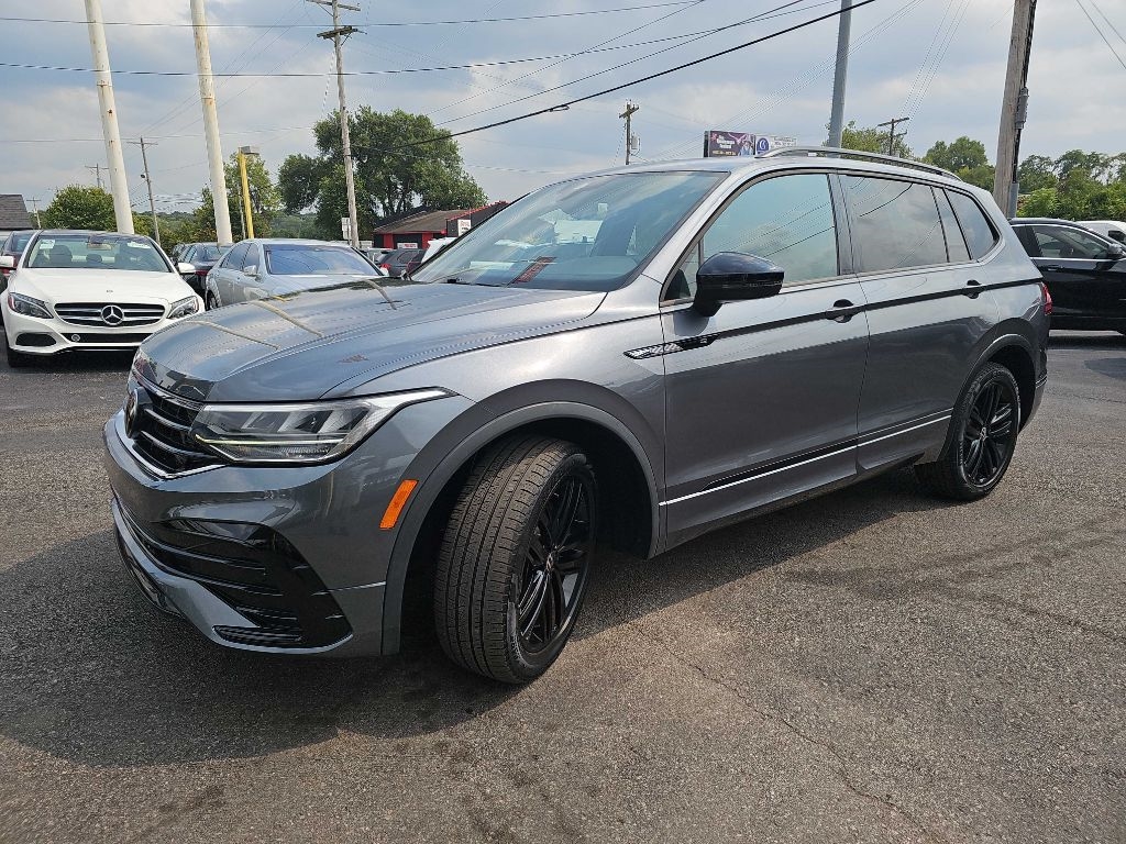 Volkswagen Tiguan SE R-Line Black 4MOTION 2022 Volkswagen Tiguan SE R-Line Black 4MOTION 2022