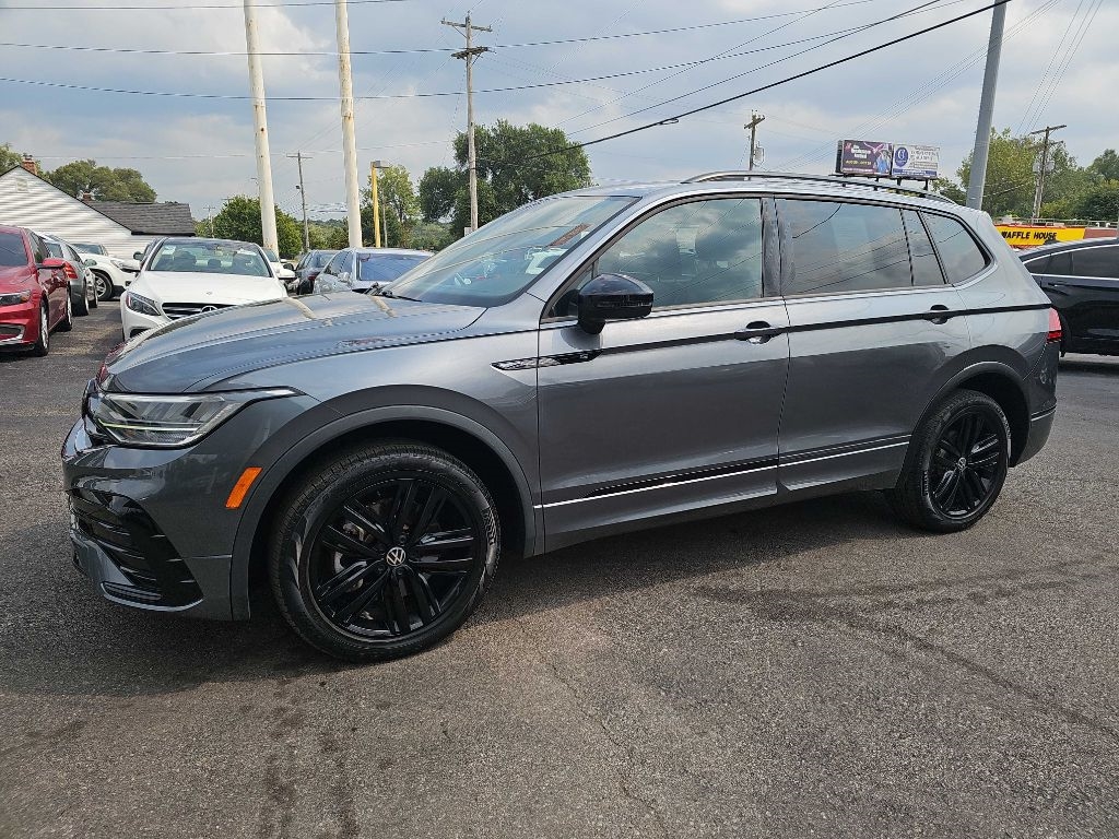 Volkswagen Tiguan SE R-Line Black 4MOTION 2022 Volkswagen Tiguan SE R-Line Black 4MOTION 2022