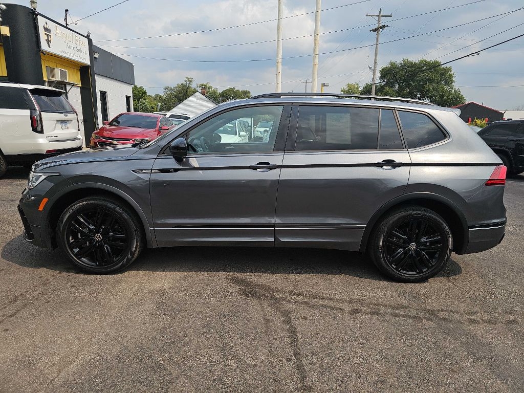 Volkswagen Tiguan SE R-Line Black 4MOTION 2022 Volkswagen Tiguan SE R-Line Black 4MOTION 2022