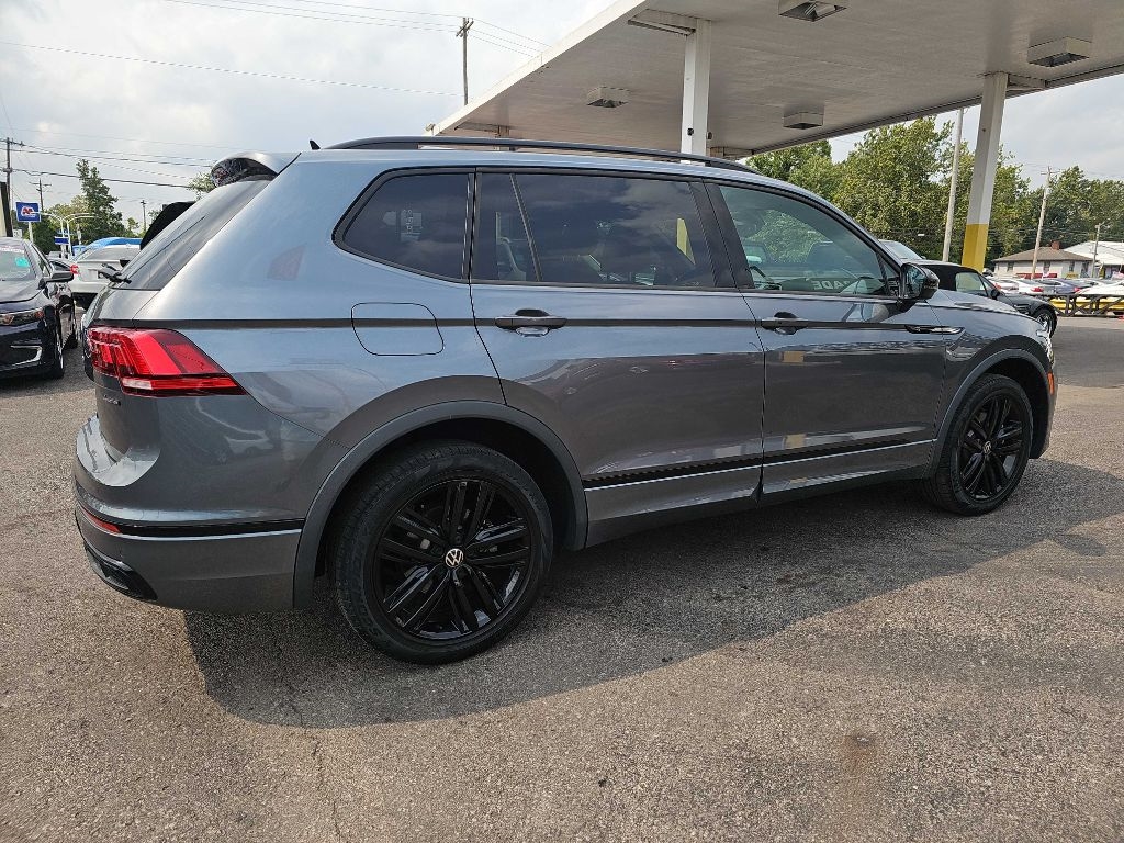 Volkswagen Tiguan SE R-Line Black 4MOTION 2022 Volkswagen Tiguan SE R-Line Black 4MOTION 2022