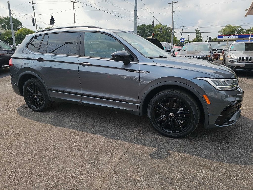 Volkswagen Tiguan SE R-Line Black 4MOTION 2022 Volkswagen Tiguan SE R-Line Black 4MOTION 2022