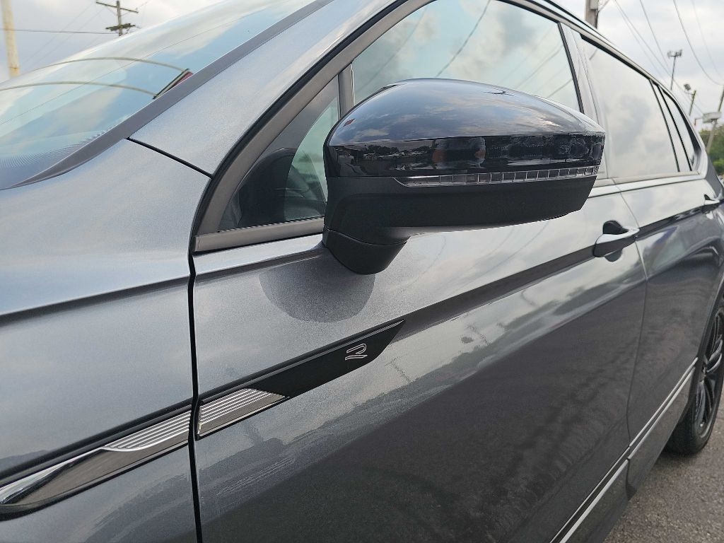 Volkswagen Tiguan SE R-Line Black 4MOTION 2022 Volkswagen Tiguan SE R-Line Black 4MOTION 2022