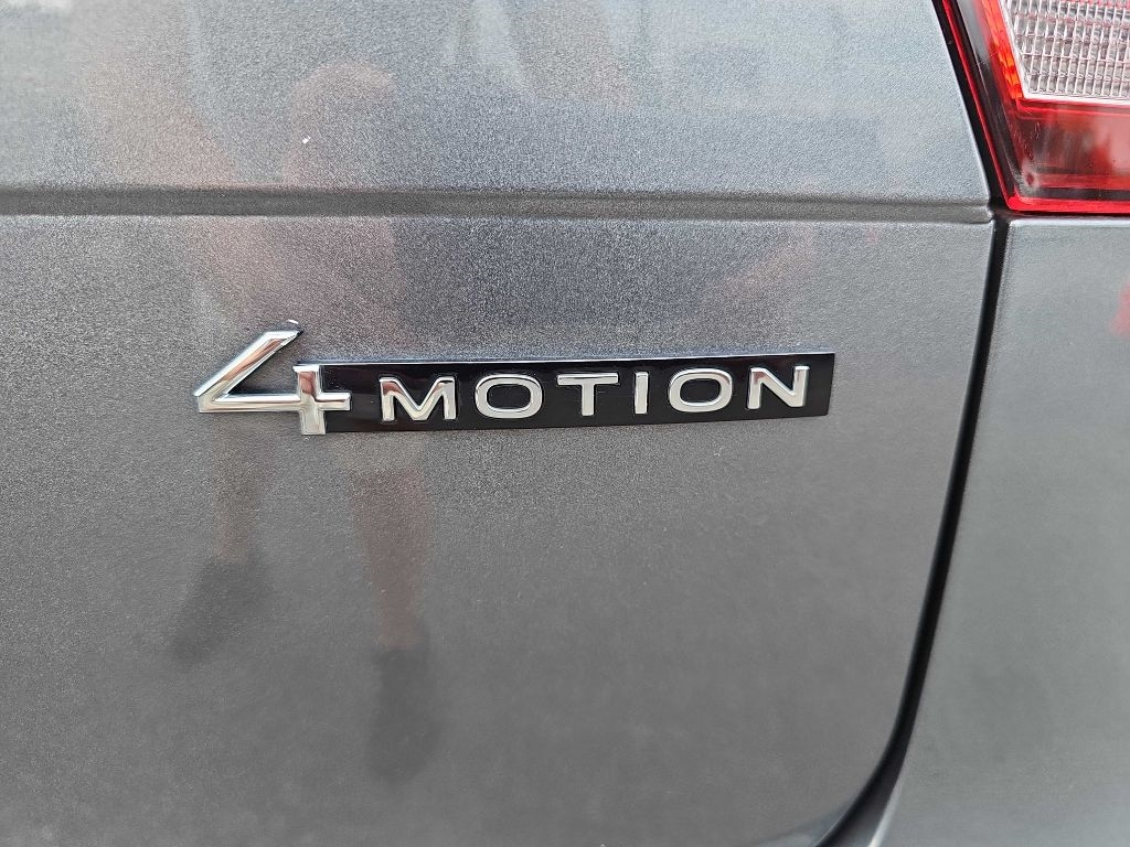 Volkswagen Tiguan SE R-Line Black 4MOTION 2022 Volkswagen Tiguan SE R-Line Black 4MOTION 2022