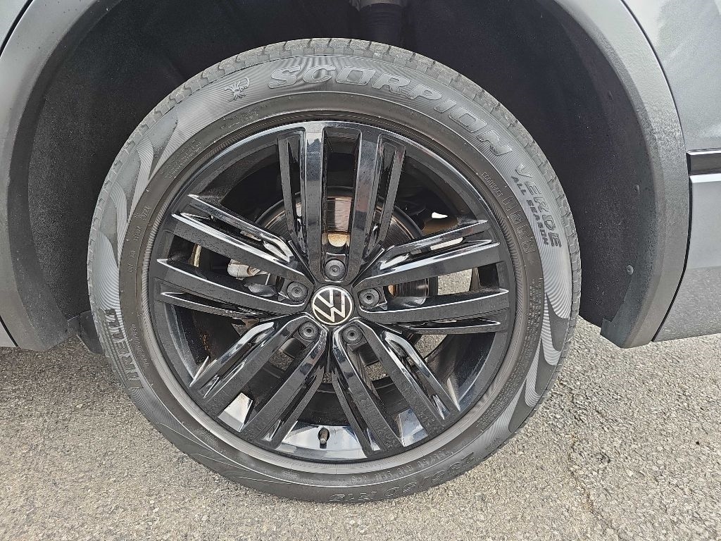 Volkswagen Tiguan SE R-Line Black 4MOTION 2022 Volkswagen Tiguan SE R-Line Black 4MOTION 2022