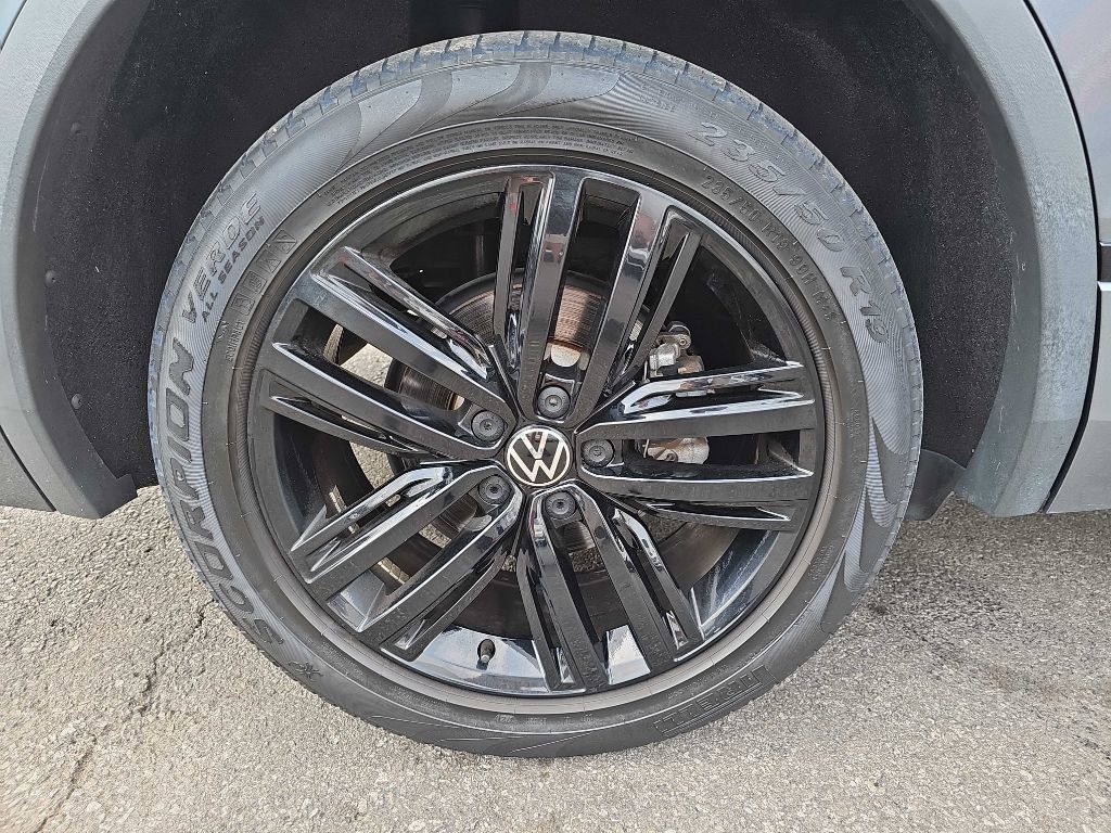 Volkswagen Tiguan SE R-Line Black 4MOTION 2022 Volkswagen Tiguan SE R-Line Black 4MOTION 2022