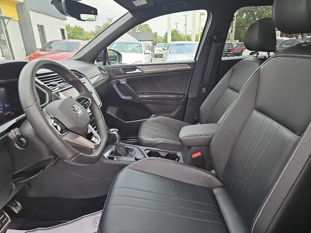 Volkswagen Tiguan SE R-Line Black 4MOTION 2022 Volkswagen Tiguan SE R-Line Black 4MOTION 2022