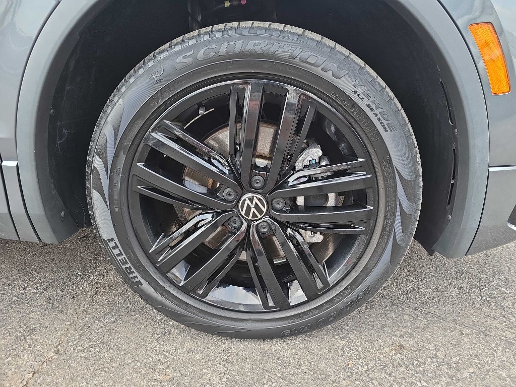 Volkswagen Tiguan SE R-Line Black 4MOTION 2022 Volkswagen Tiguan SE R-Line Black 4MOTION 2022