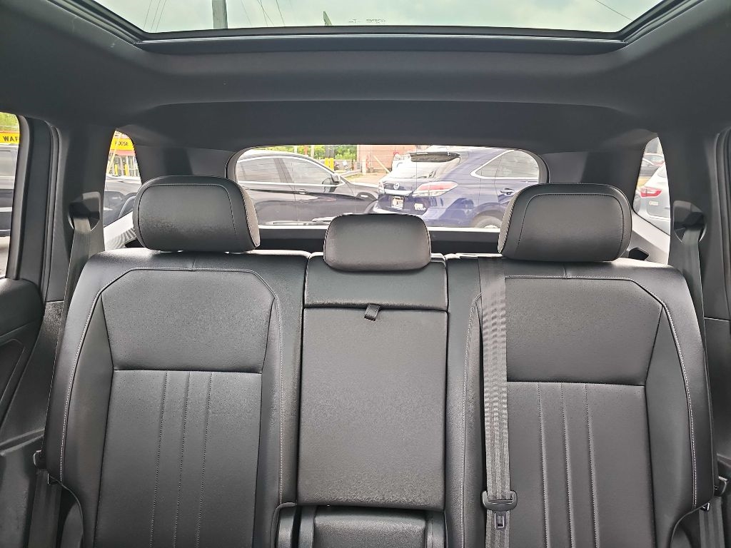 Volkswagen Tiguan SE R-Line Black 4MOTION 2022 Volkswagen Tiguan SE R-Line Black 4MOTION 2022