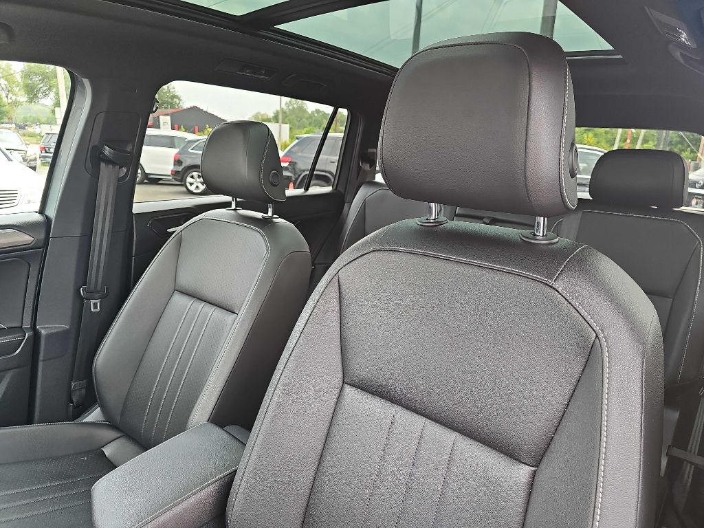 Volkswagen Tiguan SE R-Line Black 4MOTION 2022 Volkswagen Tiguan SE R-Line Black 4MOTION 2022