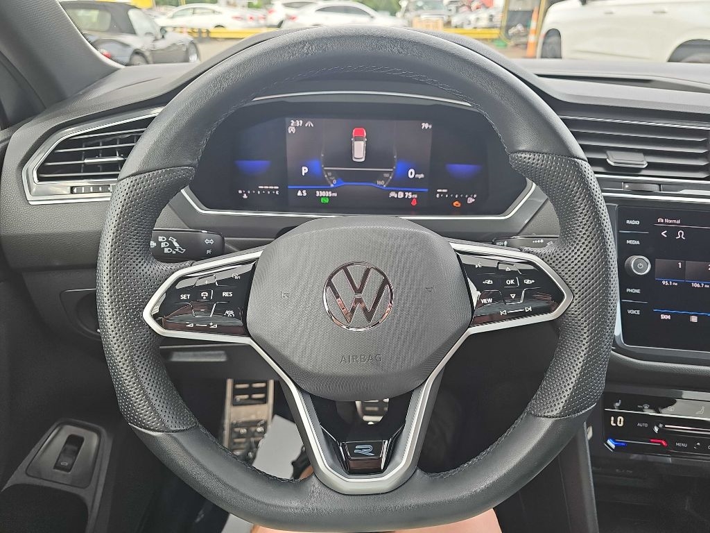 Volkswagen Tiguan SE R-Line Black 4MOTION 2022 Volkswagen Tiguan SE R-Line Black 4MOTION 2022