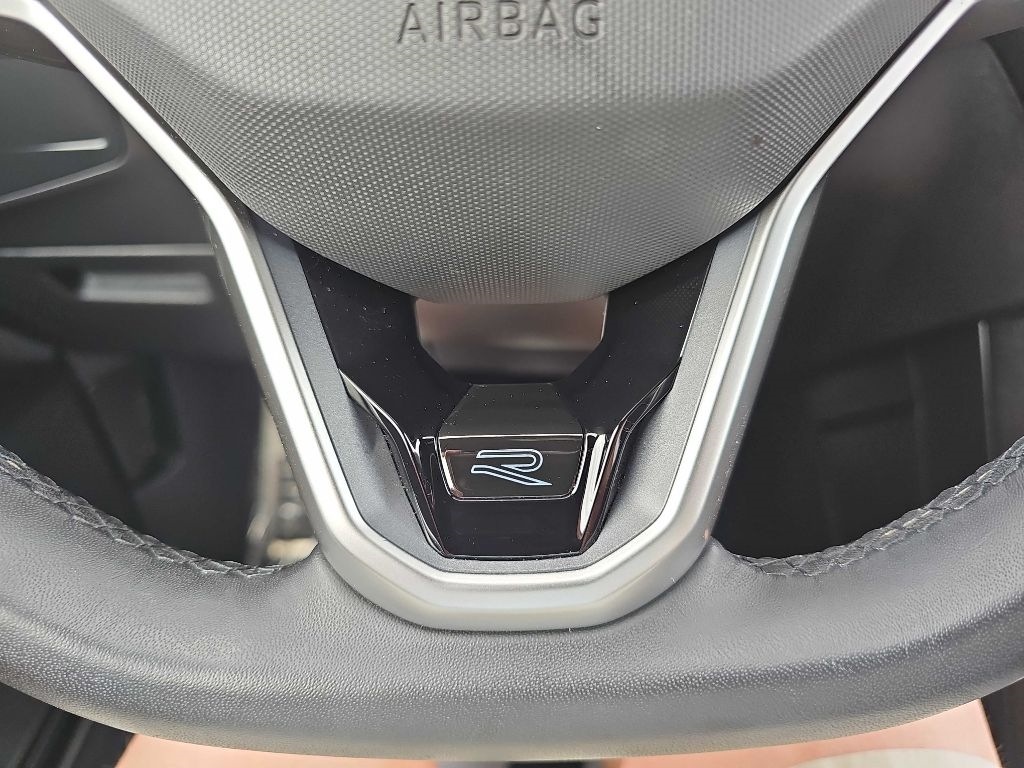 Volkswagen Tiguan SE R-Line Black 4MOTION 2022 Volkswagen Tiguan SE R-Line Black 4MOTION 2022