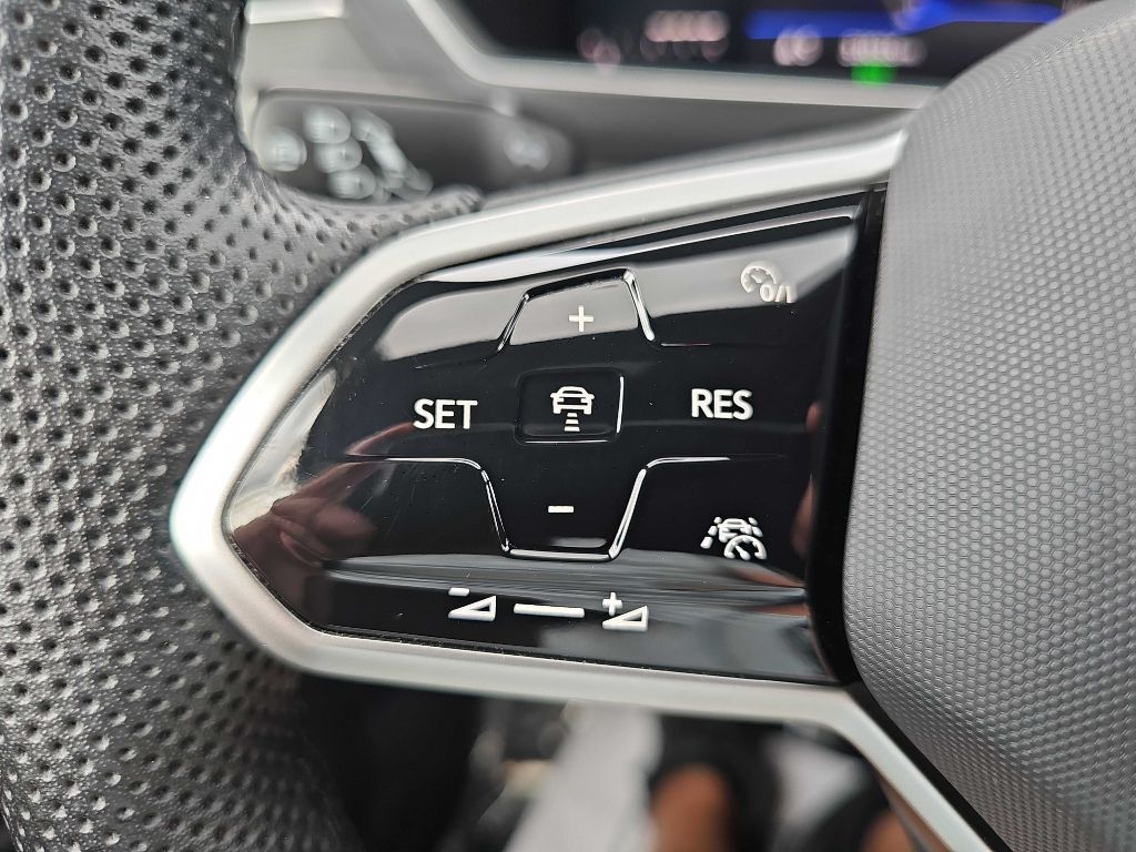 Volkswagen Tiguan SE R-Line Black 4MOTION 2022 Volkswagen Tiguan SE R-Line Black 4MOTION 2022