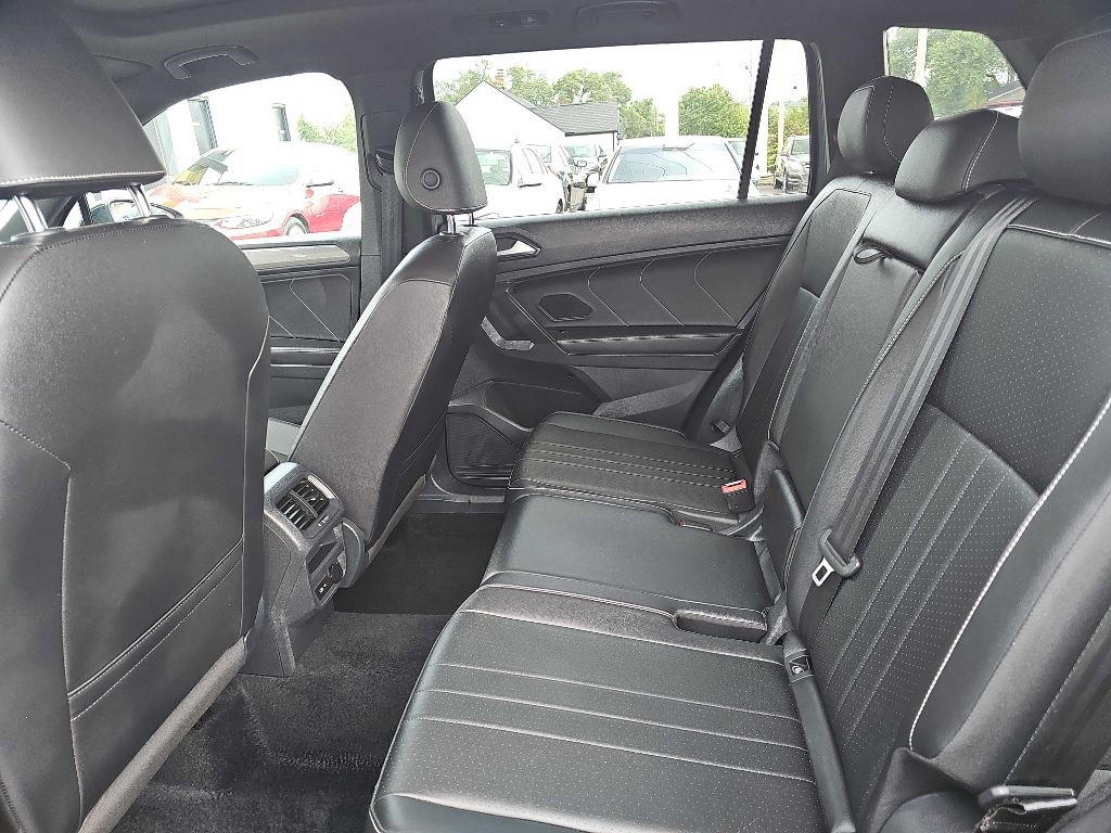 Volkswagen Tiguan SE R-Line Black 4MOTION 2022 Volkswagen Tiguan SE R-Line Black 4MOTION 2022