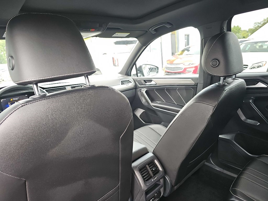 Volkswagen Tiguan SE R-Line Black 4MOTION 2022 Volkswagen Tiguan SE R-Line Black 4MOTION 2022