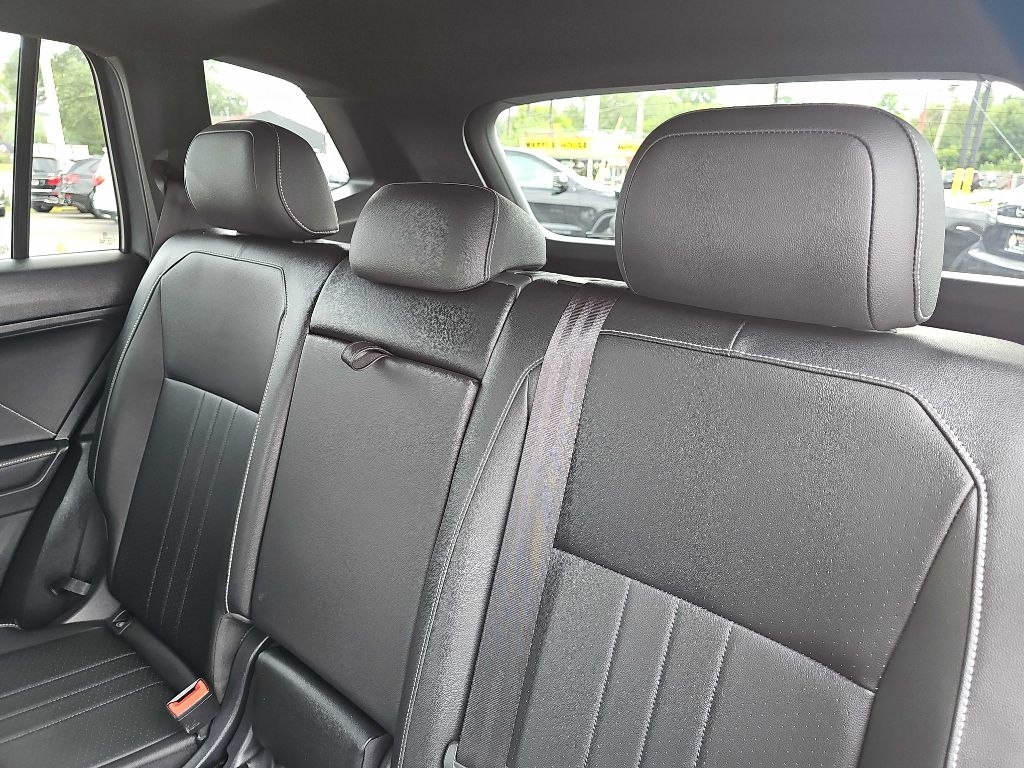 Volkswagen Tiguan SE R-Line Black 4MOTION 2022 Volkswagen Tiguan SE R-Line Black 4MOTION 2022