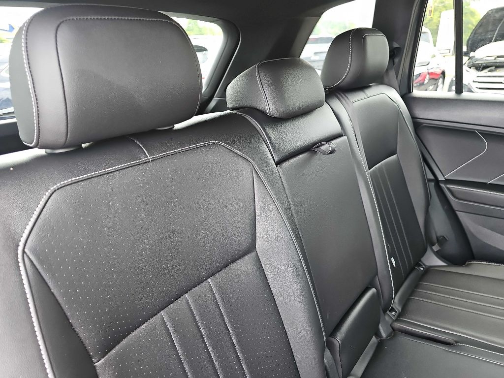 Volkswagen Tiguan SE R-Line Black 4MOTION 2022 Volkswagen Tiguan SE R-Line Black 4MOTION 2022
