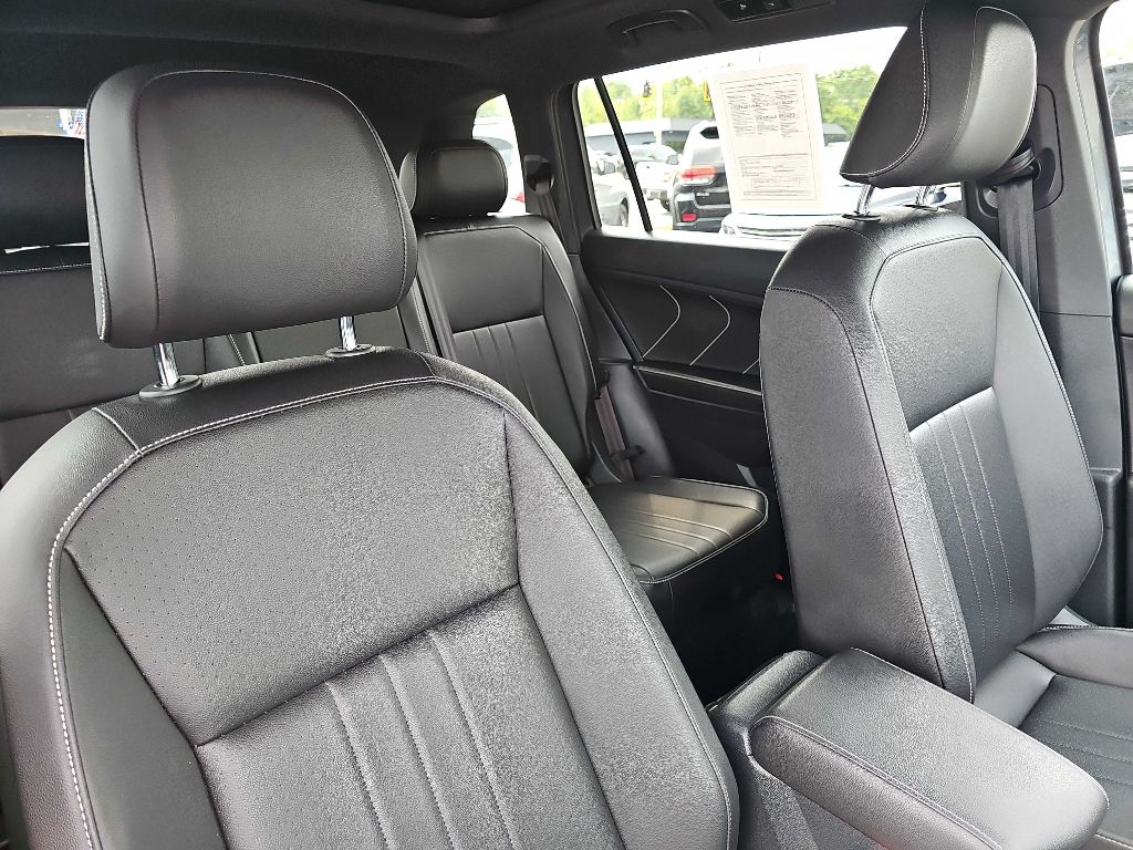 Volkswagen Tiguan SE R-Line Black 4MOTION 2022 Volkswagen Tiguan SE R-Line Black 4MOTION 2022