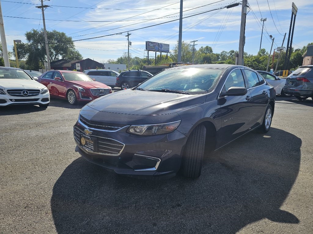 2018 Chevrolet Malibu LS photo 2