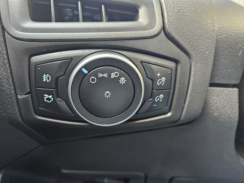 Ford Focus SE Sedan 2016