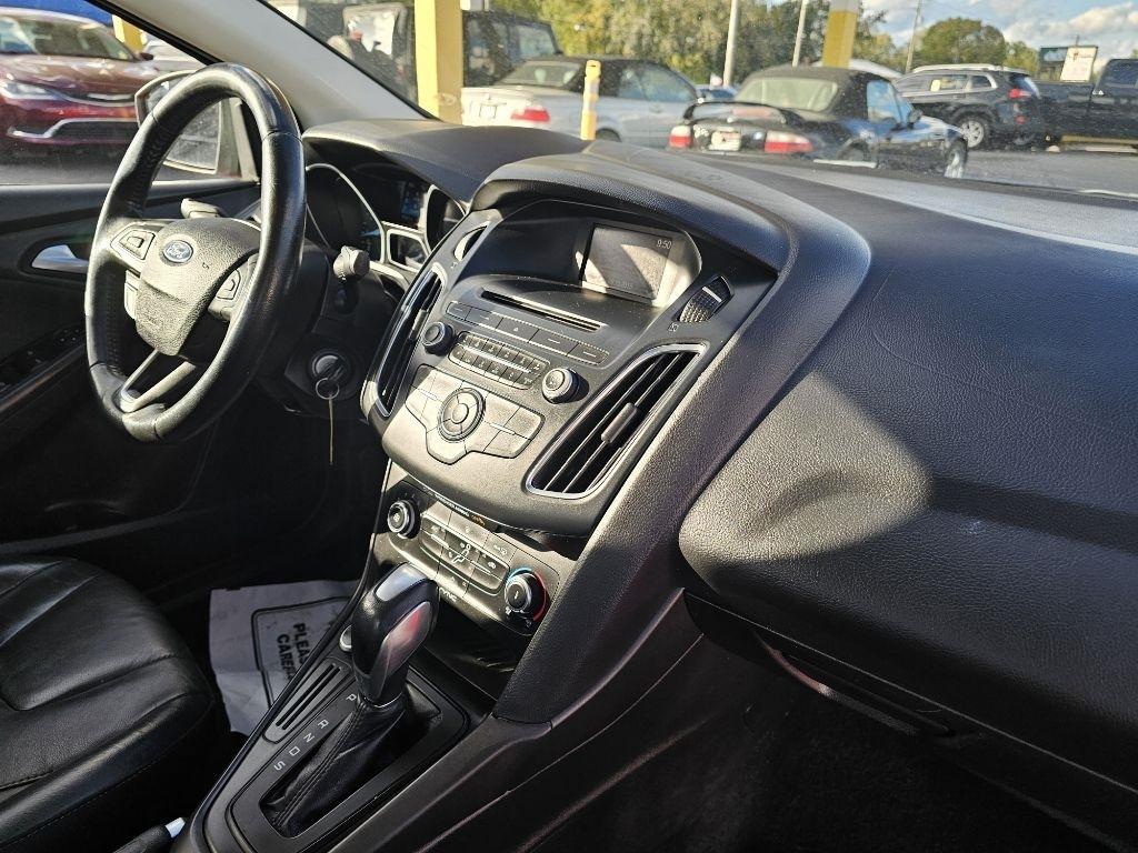 Ford Focus SE Sedan 2016