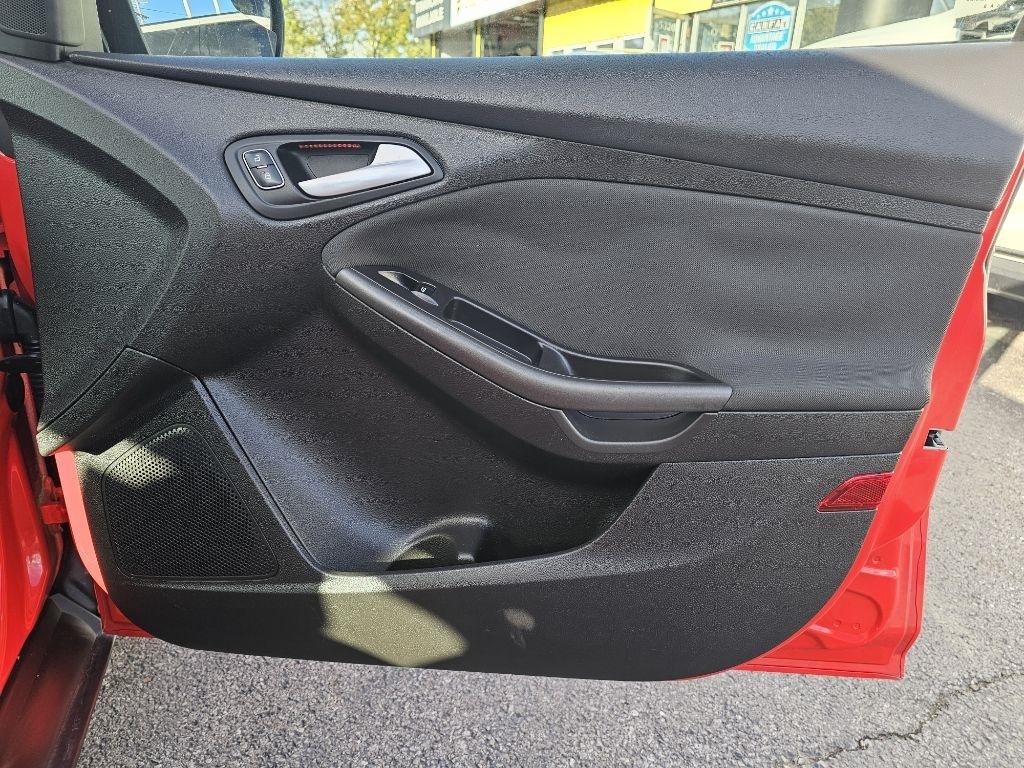 Ford Focus SE Sedan 2016