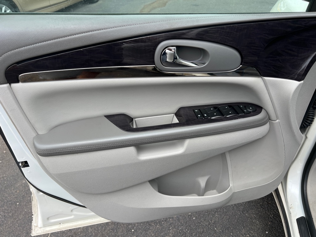 Buick Enclave Convenience FWD 2015