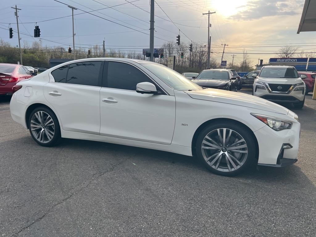 Infiniti Q50 3.0t LUXE AWD 2018