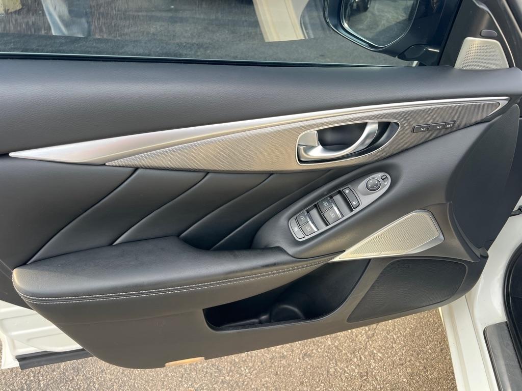 Infiniti Q50 3.0t LUXE AWD 2018