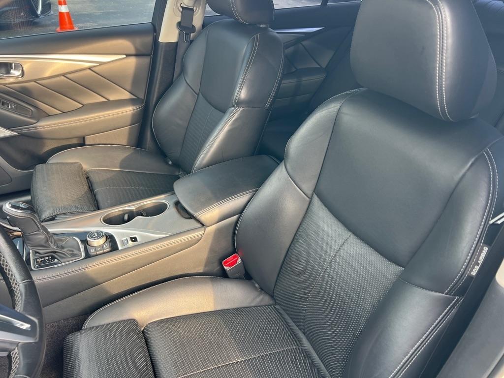 Infiniti Q50 3.0t LUXE AWD 2018