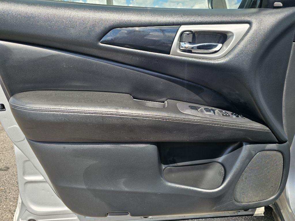 Nissan Pathfinder SV 4WD 2020