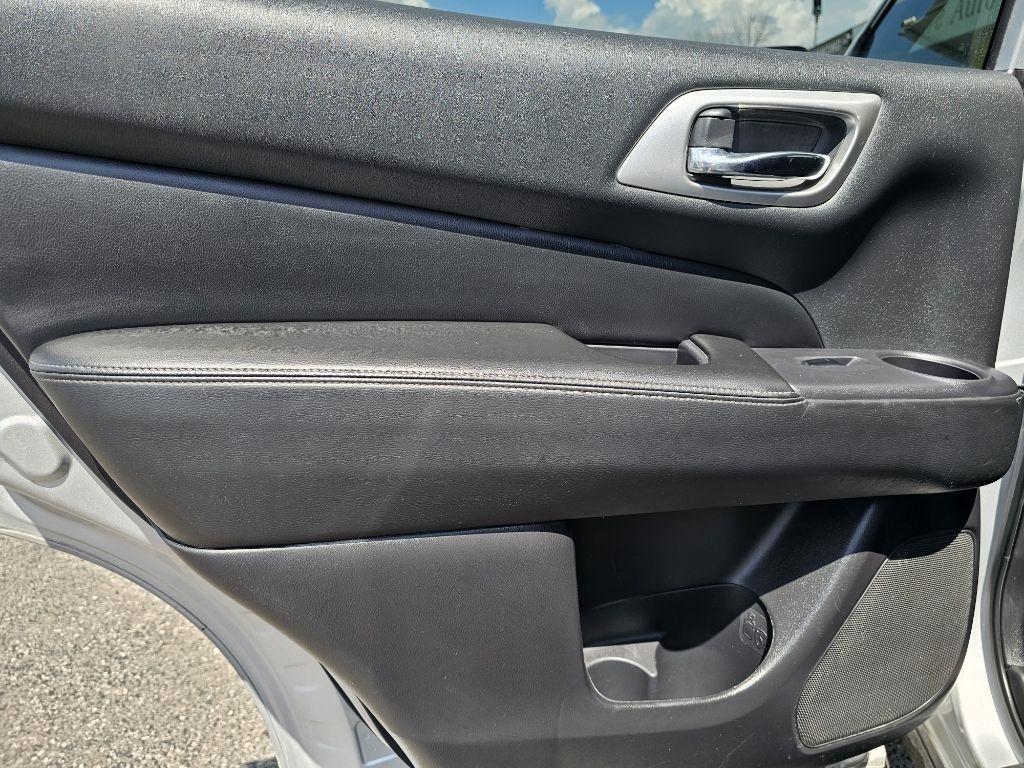 Nissan Pathfinder SV 4WD 2020