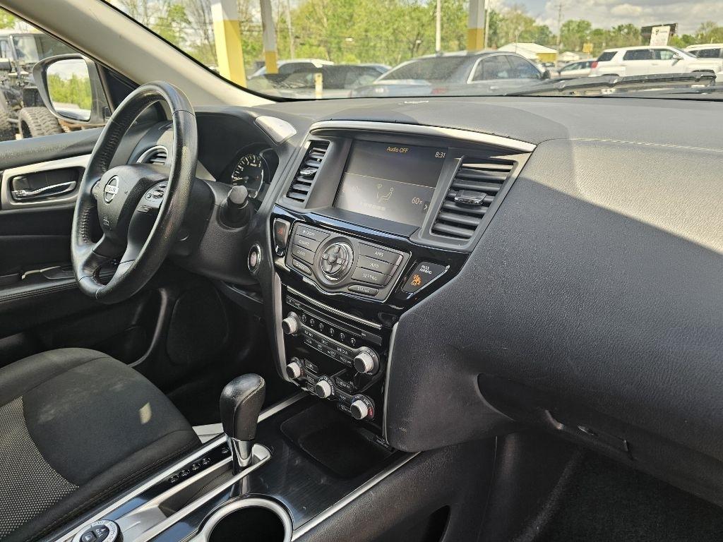 Nissan Pathfinder SV 4WD 2020