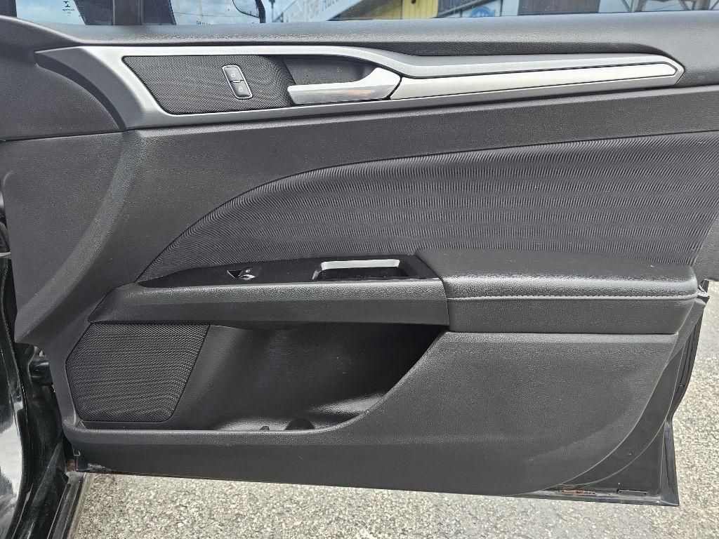 Ford Fusion SE 2015