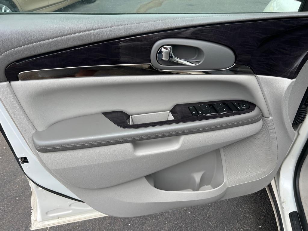 Buick Enclave Convenience FWD 2015