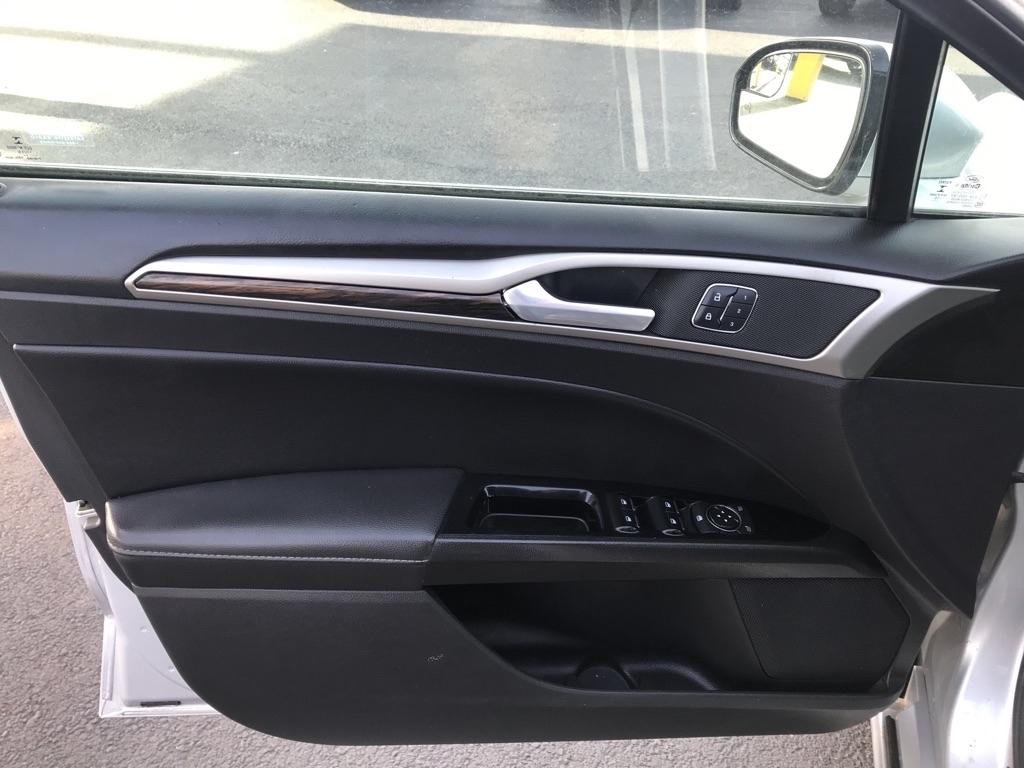 Ford Fusion SE 2016