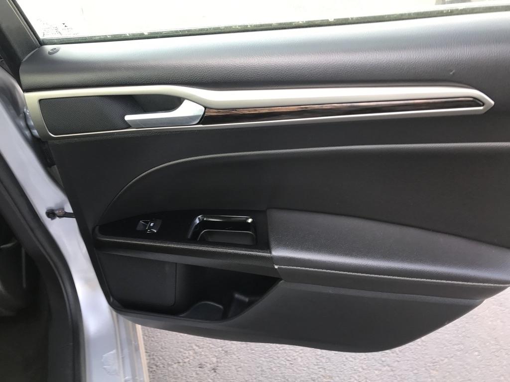 Ford Fusion SE 2016