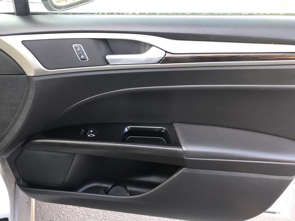 Ford Fusion SE 2016