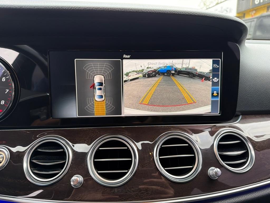 Mercedes-Benz E-Class E300 Luxury 4MATIC Sedan 2017
