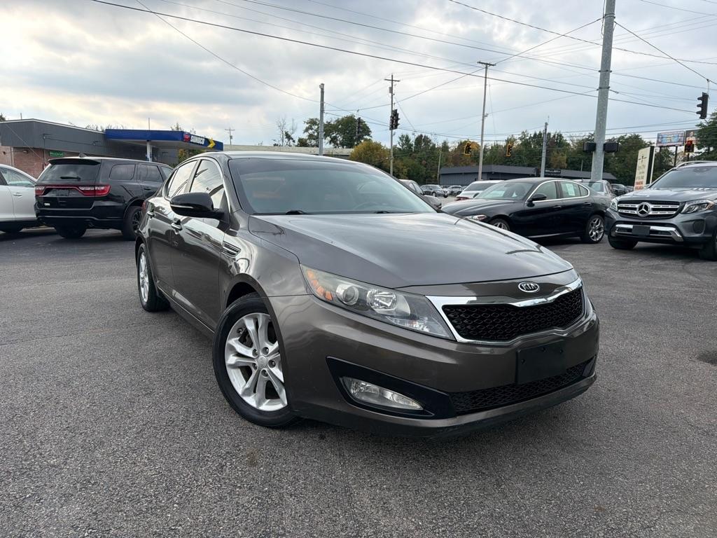 Kia Optima LX MT 2012