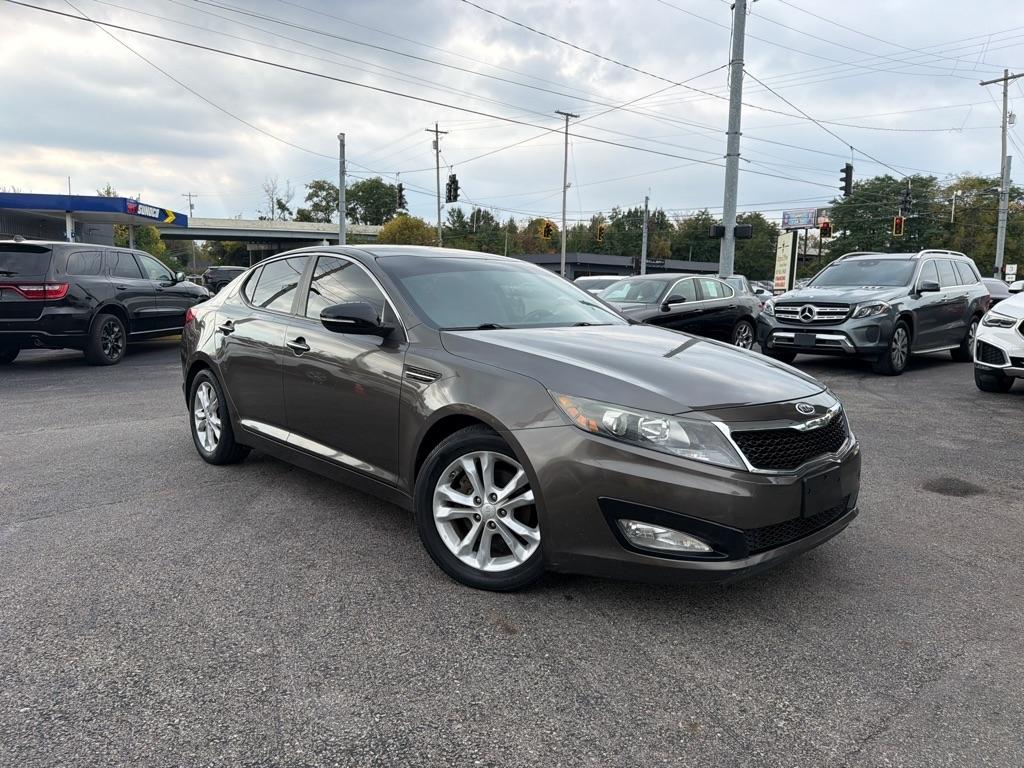 Kia Optima LX MT 2012