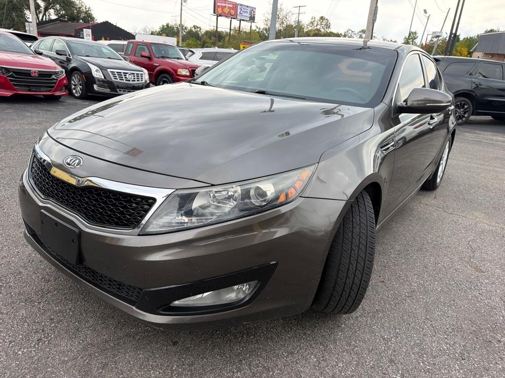Kia Optima LX MT 2012