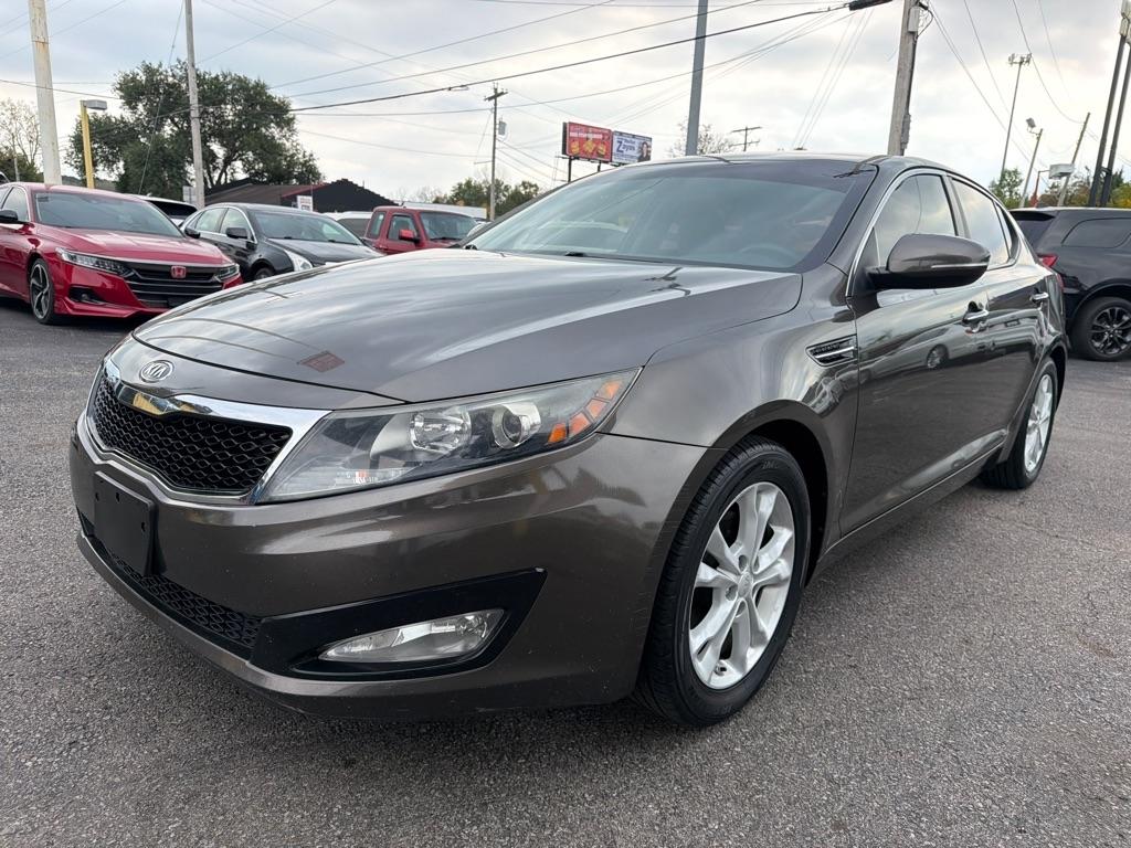Kia Optima LX MT 2012