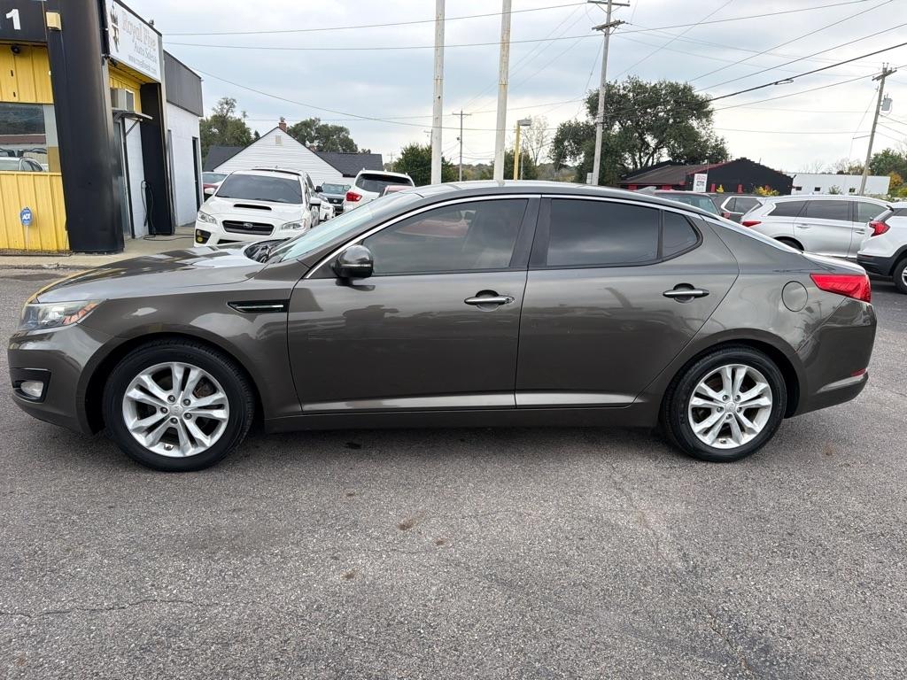 Kia Optima LX MT 2012