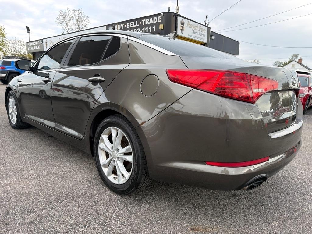 Kia Optima LX MT 2012