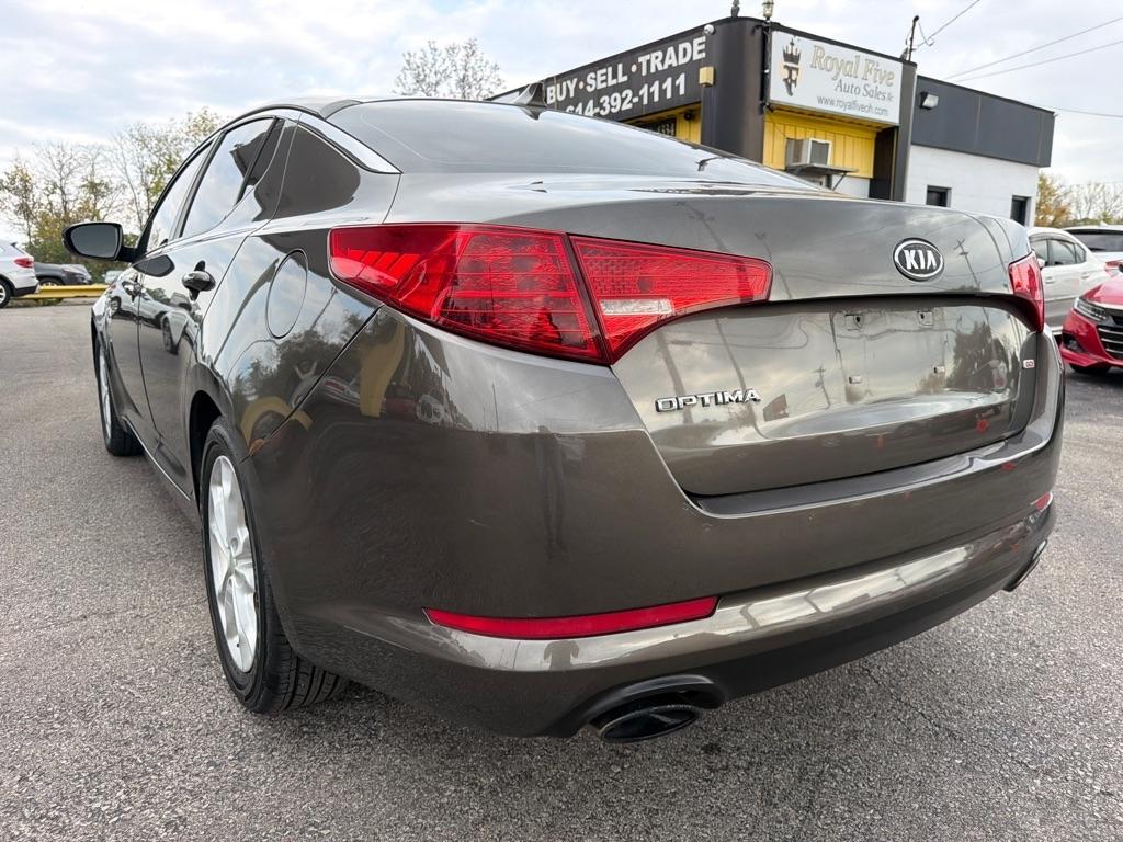 Kia Optima LX MT 2012