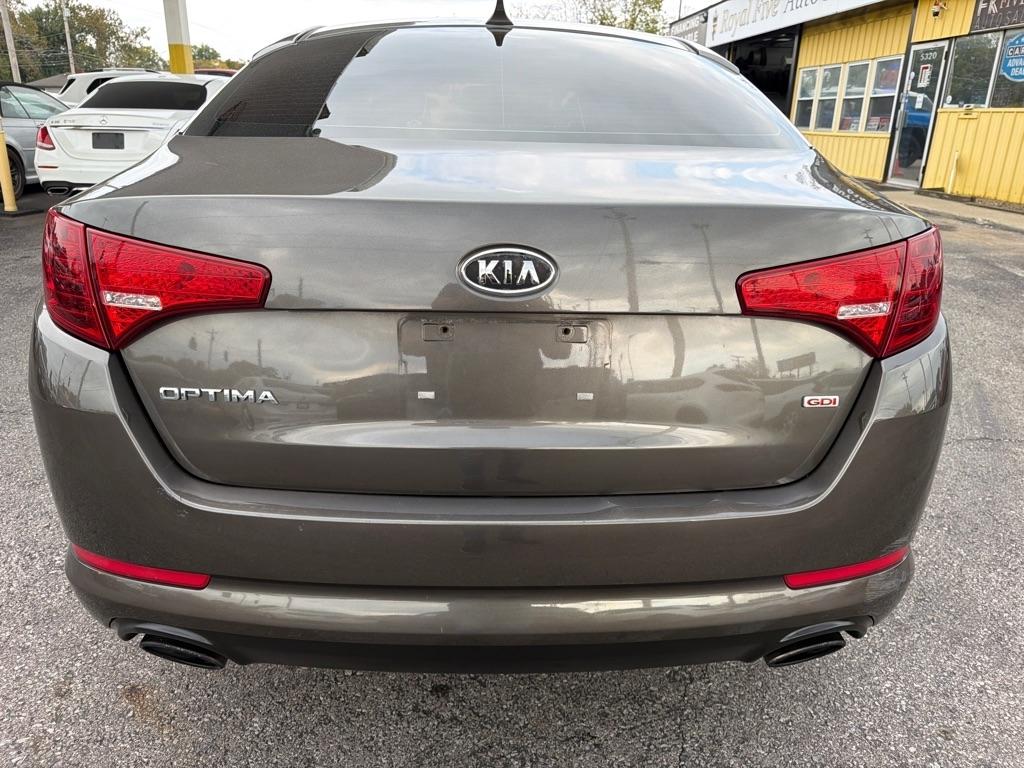 Kia Optima LX MT 2012